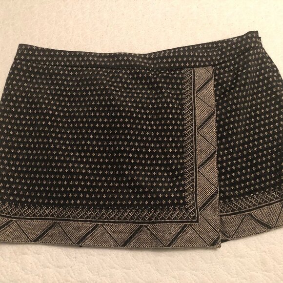 Gaia Conceptions Dresses & Skirts - Gaia BCBGMaxAzria Black/Gold geometric Skirt Combo Size Large Women